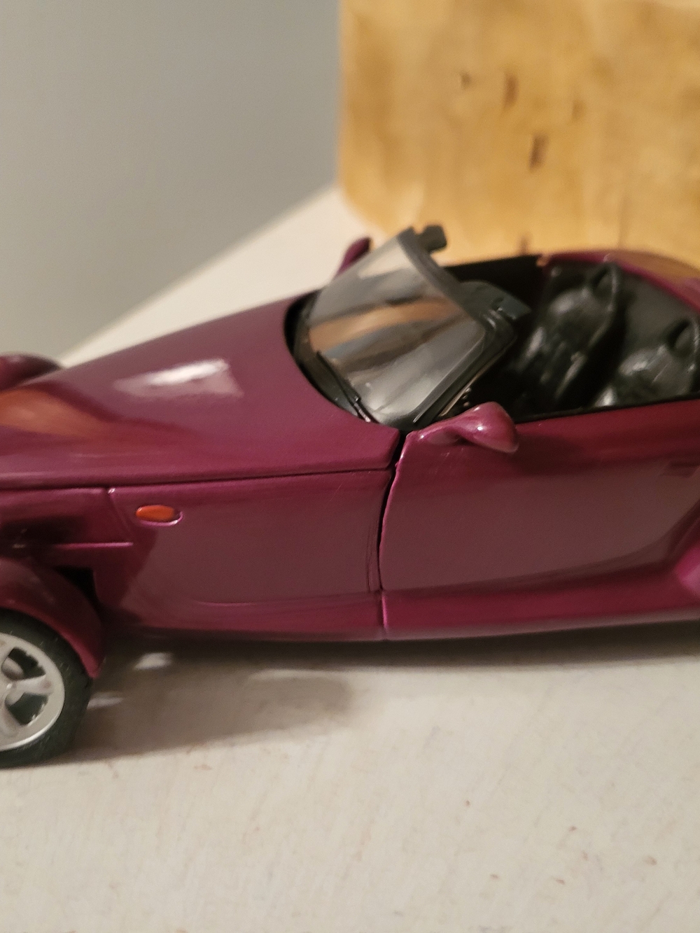 Maisto - Plymouth Prowler (Purple) - 1/24 Scale - Diecast -